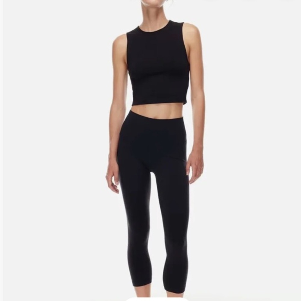 Aritzia TNA Midrise Black Cropped Leggings Size Extra Small Cotton